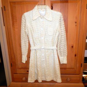 Stunning vintage cream knit mini dress with stylish belt